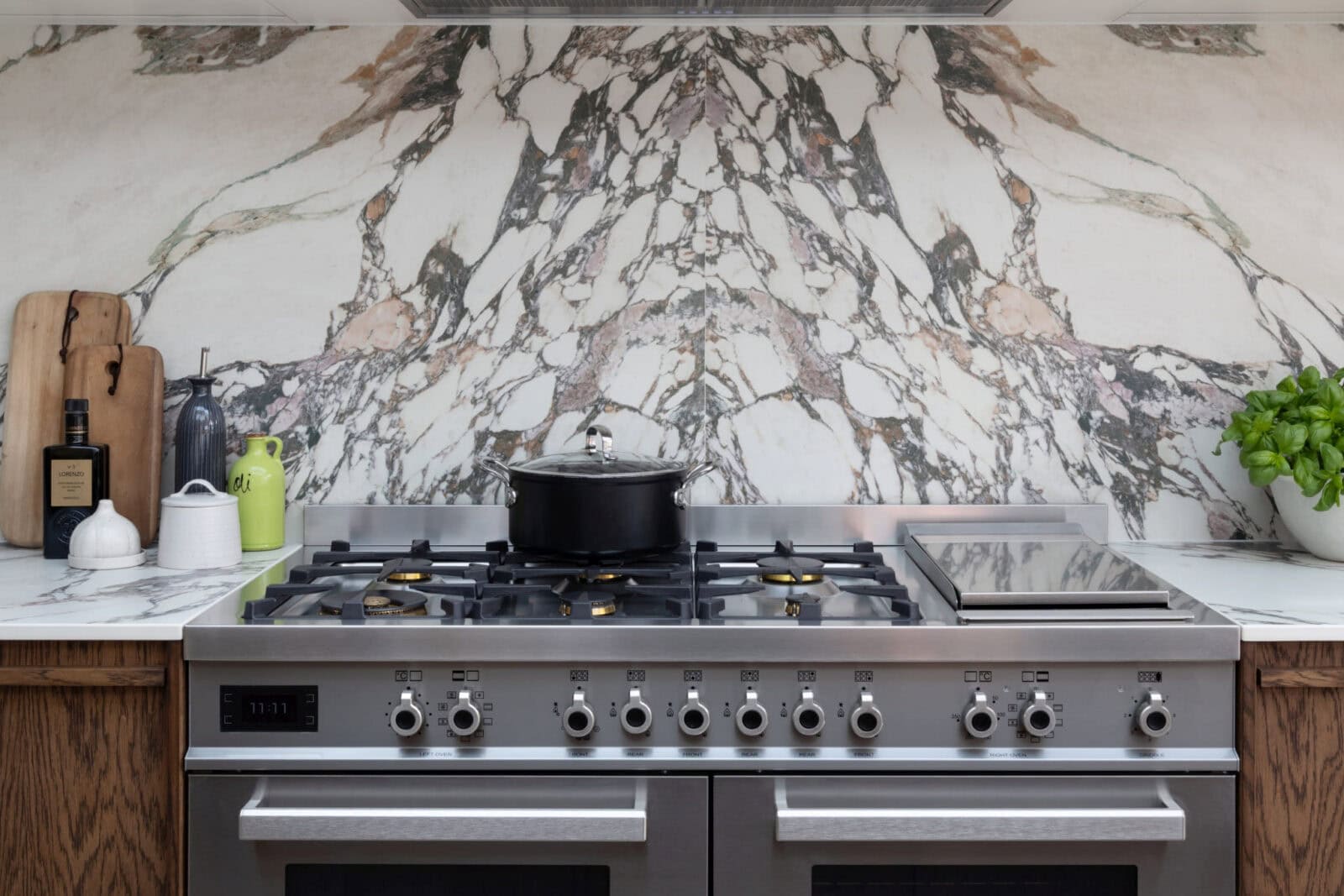 Bookmatched Splashback by Sabre Stone